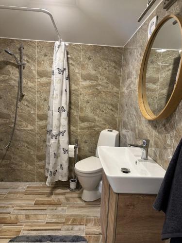 Bilik mandi di Apartamentai LUKA