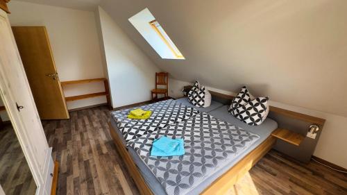 Ένα ή περισσότερα κρεβάτια σε δωμάτιο στο Ferienhaus Zum Findling