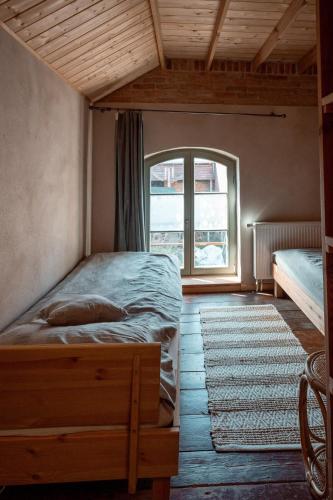 a bedroom with a bed and a window at Thomashof Klein-Mutz in Zehdenick