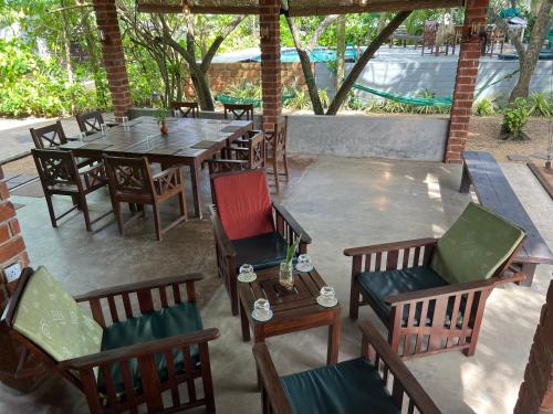 En restaurant eller et andet spisested på Lohas Beach Villa