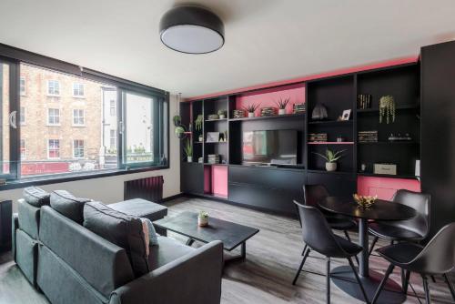 a living room with a couch and a table at Vibrant 2-bed Apartment In Soho Near Theatreland in London