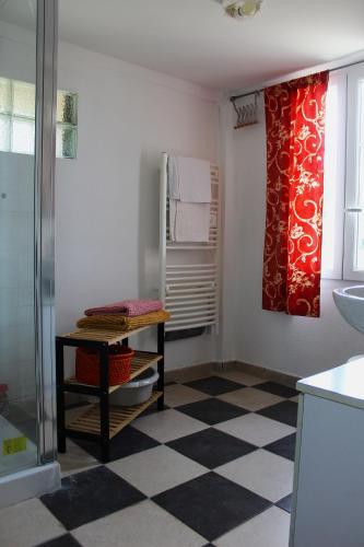 a bathroom with a refrigerator and a checkered floor at MER & SOLEIL in Morsiglia
