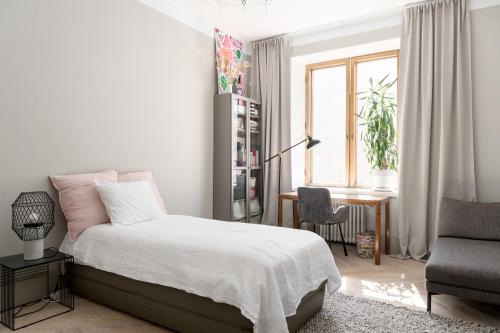 Postel nebo postele na pokoji v ubytování Beautiful 3 bedroom 170m2 with Sauna in Töölö