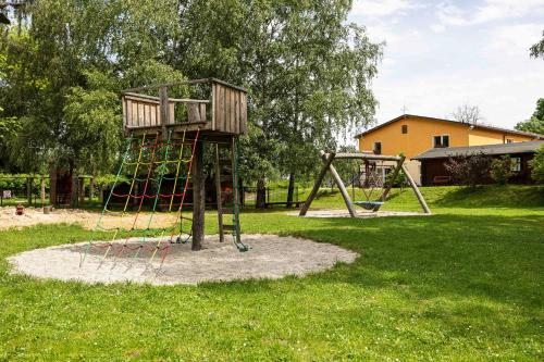 Kawasan permainan kanak-kanak di Ferienhof Falkenau