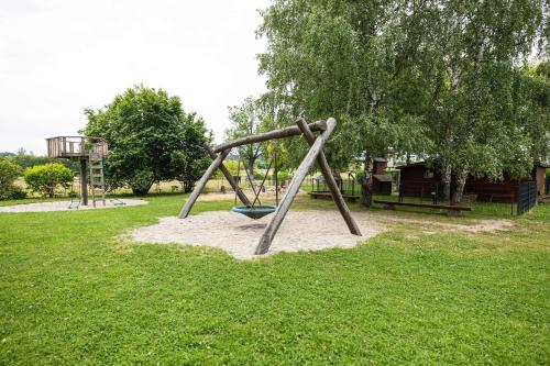 Kawasan permainan kanak-kanak di Ferienhof Falkenau