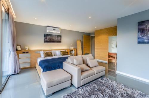 Postel nebo postele na pokoji v ubytování Luxury Pool Villa in Chalong