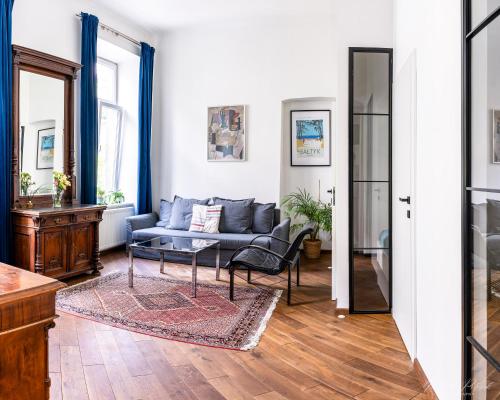 Center High Apartment CityBeat#1