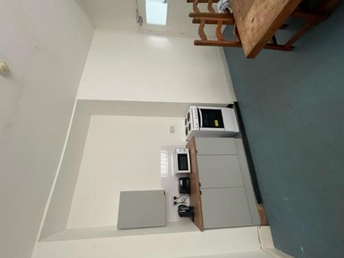 Dapur atau dapur kecil di Single room Southfiled road