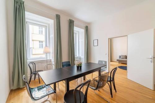 Central Apartment I Chic and Bright Accommodation