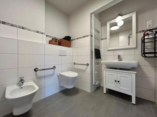 Koupelna v ubytování liten lind - Ferienwohnung in Sahlenburg