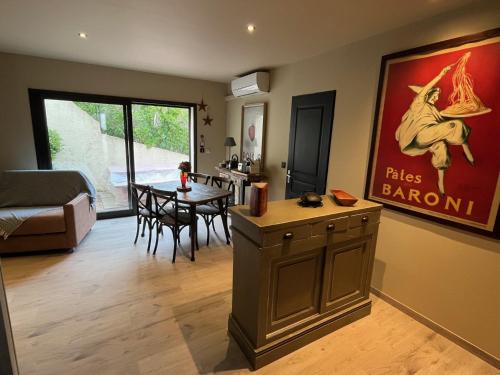 Χώρος καθιστικού στο Coté SUD Appartement T2 avec Terrasse Privative