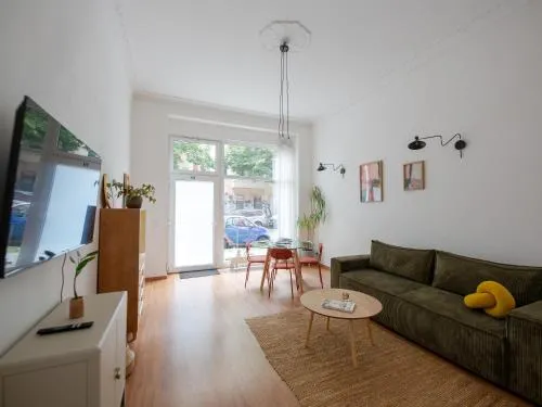 Hip & Beautiful City Apartment photo 1