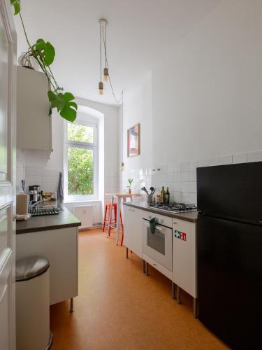 Hip & Beautiful City Apartment photo 9