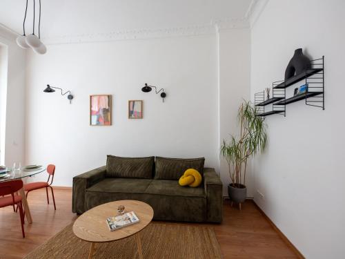 Hip & Beautiful City Apartment photo 11