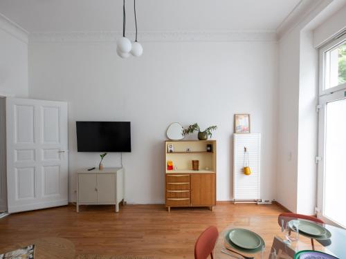 Hip & Beautiful City Apartment photo 10