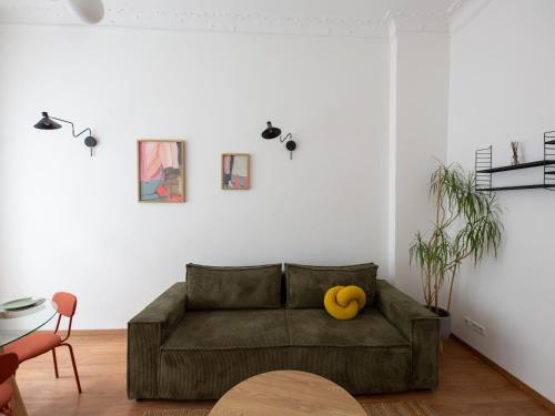 Hip & Beautiful City Apartment photo 12