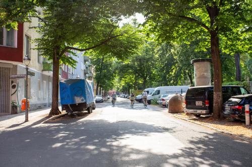 Hip & Beautiful City Apartment photo 16