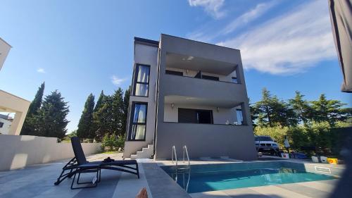 VAL22,VILLA 200 m from BEACH WITH POOL AND FITNESS