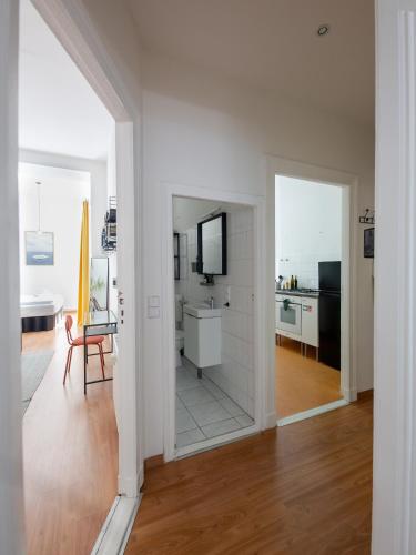Hip & Beautiful City Apartment photo 29