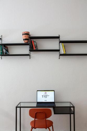 Hip & Beautiful City Apartment photo 32