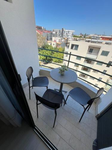 a patio with a table and chairs on a balcony at Lumiver Apartment in Golem
