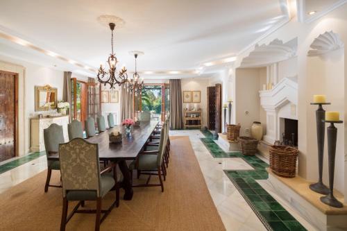 Cubo's Luxury Mansion El Baron de Sierra Blanca