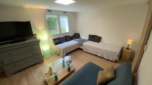 2 pièces de plain-pied avec parking et jardin au calme