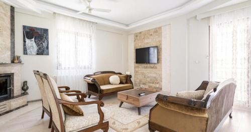 Comfortable villa with garden in “Urla İskele”