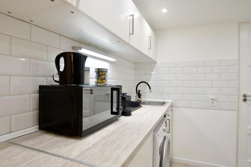 Standard Apartment by Hi5- Hunyadi Square Studio 1067 Budapest, Hunyadi tér 9 kép - 3