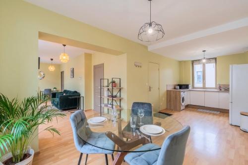 Posezení v ubytování Bright 1 bedroom apartment, close to city center