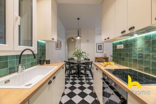 Chic Athens Retreat Near Acropolis, Metro & MoMa! 1