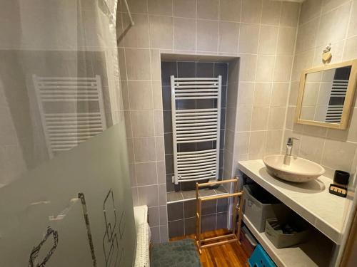 Bilik mandi di F3 de standing dans chalet en pied de pistes