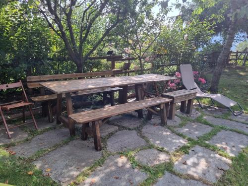 Κήπος έξω από το Magnificent spacious 4 bedroom mountain chalet with spa