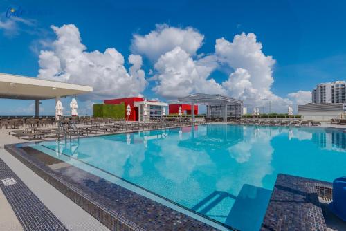 a large swimming pool on the roof of a hotel at CH Luxury Condos & Studios On The Beach in Hollywood