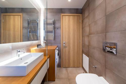 Marousi Urban Escape 2BD Apartment by UPSTREET