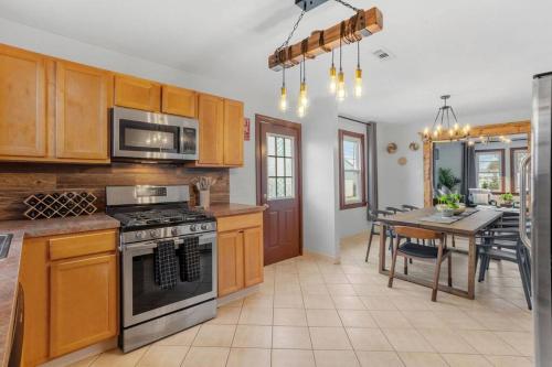 a kitchen with a stove and a dining room at Renovated 6BR 2BA AC home and Game Room in Atlantic City