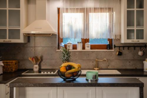 Η κουζίνα ή μικρή κουζίνα στο Holiday Home Beti with heated pool