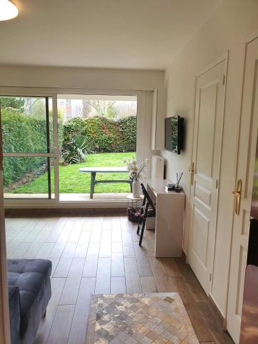 Fotografia z galérie ubytovania Appartement avec jardin privé - 2 à 4 voyageur(s) v destinácii Chaville