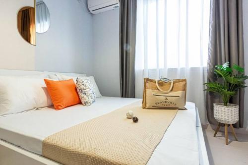 Himara City 22 - Central & Beach Access