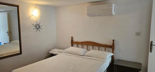 Postel nebo postele na pokoji v ubytování Diver's Den
