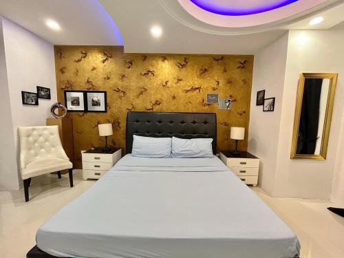 Katil atau katil-katil dalam bilik di Sheryll Escapes - Kandi Palace Grand 2 BR! Housekeeping, Internet!