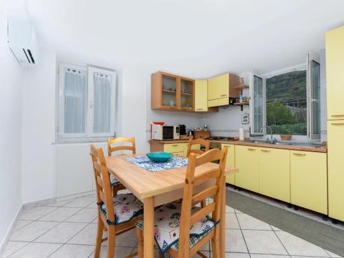 a kitchen with a wooden table and chairs at Un angolo di paradiso nel centro di Anacapri in Anacapri