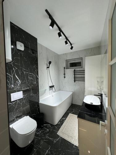 Koupelna v ubytování Элитная квартира в самом центре города