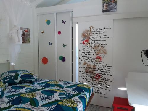 Postel nebo postele na pokoji v ubytování Pti coin tranquille