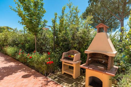 Κήπος έξω από το Villa Forcoli