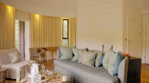 Χώρος καθιστικού στο Chewton Glen Hotel - an Iconic Luxury Hotel