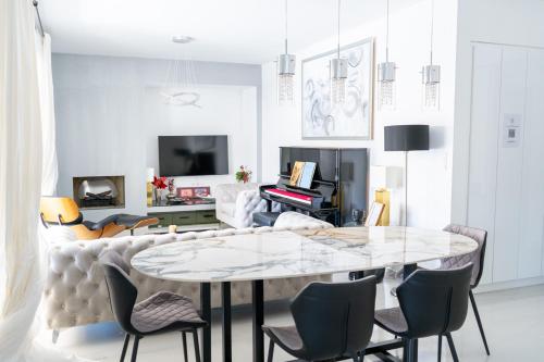 Sonata Deluxe Apt with 3 Bedrooms