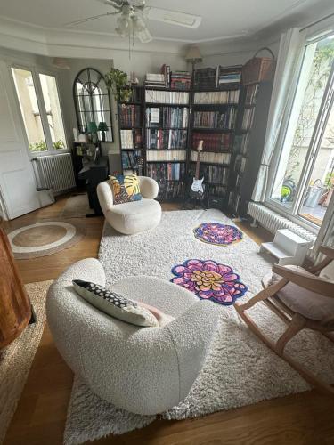 Grand appartement familial Parisien, avec balcon et parking