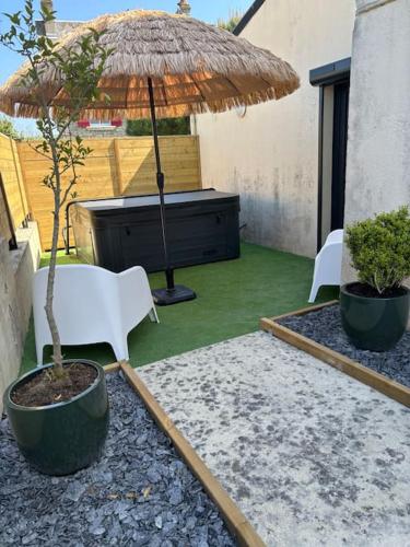 Κήπος έξω από το Hanoï Maison de charme avec jacuzzi privé