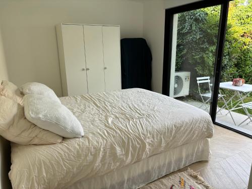 Ένα ή περισσότερα κρεβάτια σε δωμάτιο στο Charmante Maison 2 pièces RER B - PARIS